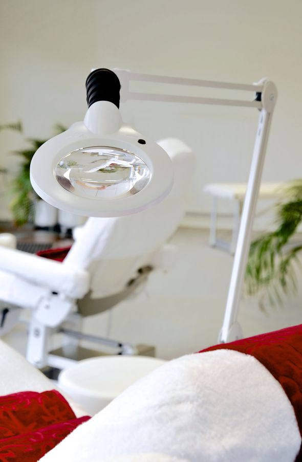 Luxo KFM LED 5 Diopter Magnifying Lamp