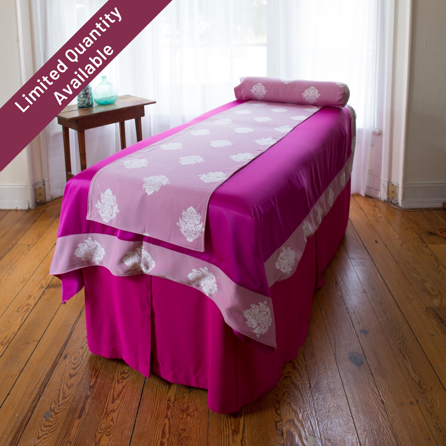 Sposh Reversible Blanket / Damask w/Trim / Magenta/White
