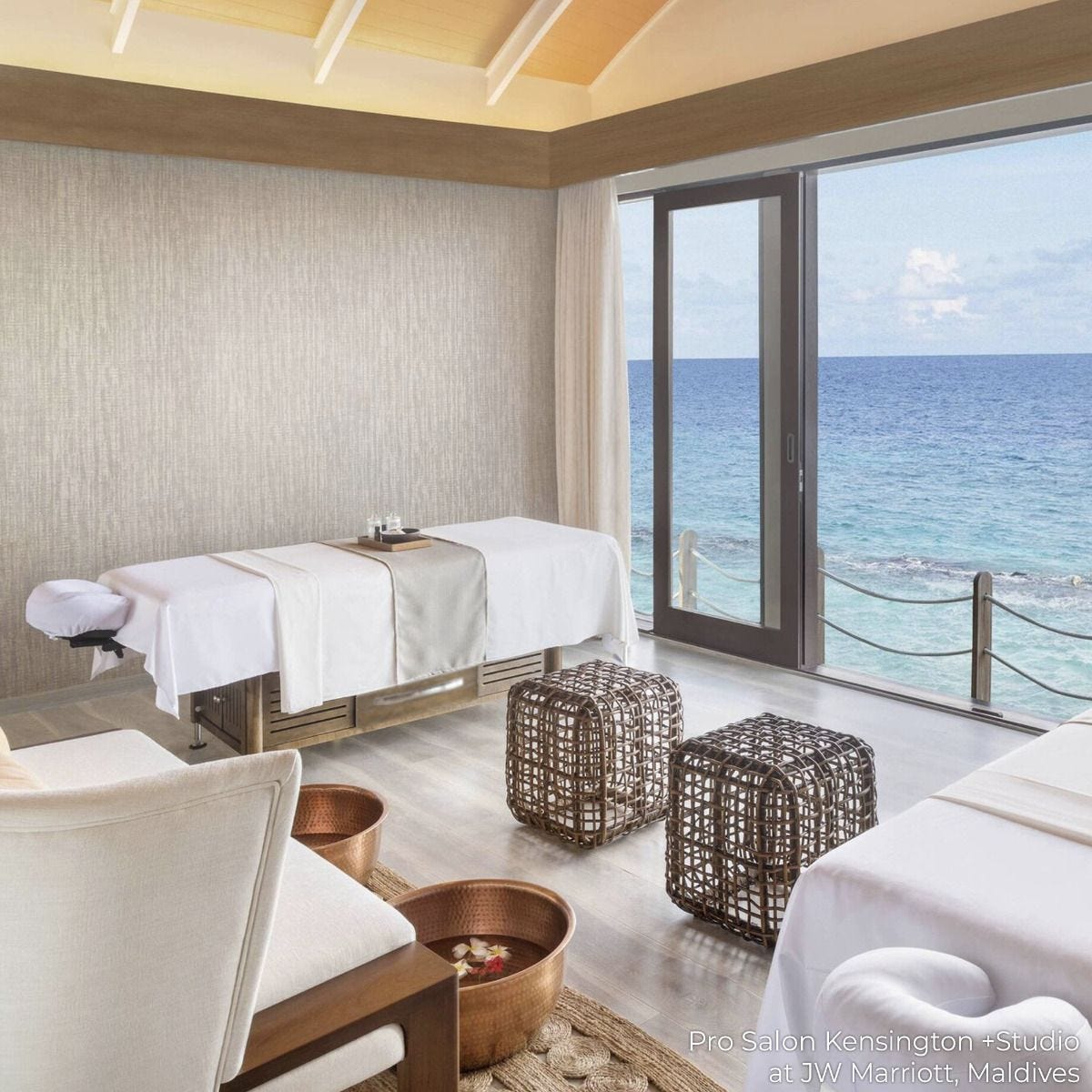 Living Earth Crafts Pro Salon Kensington +Studio Treatment Table