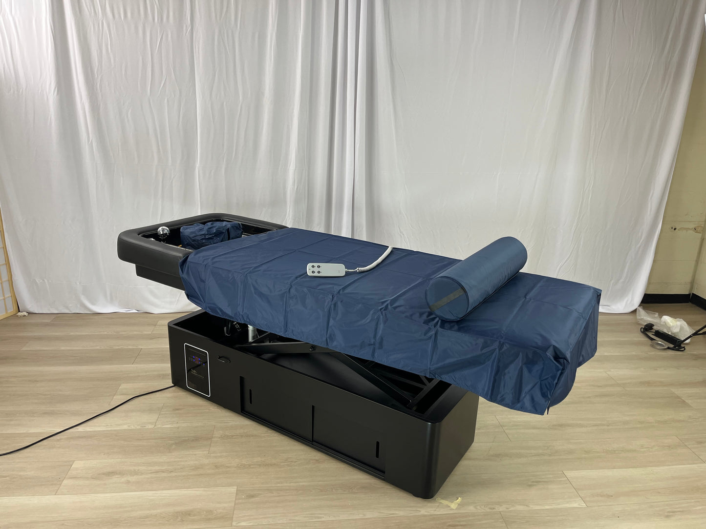 SereniScalp Head Spa Table