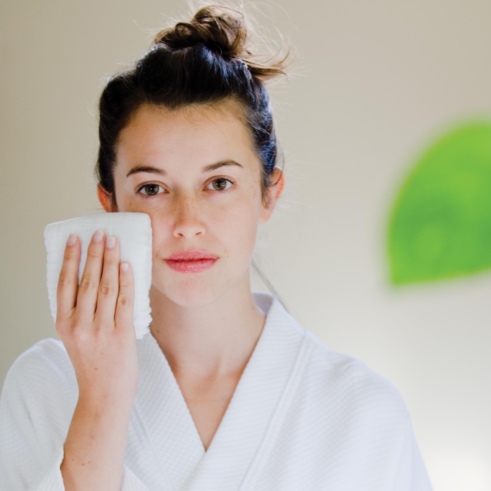 Complete Pro Soft Facial Cloths 8 ct Universal Companies